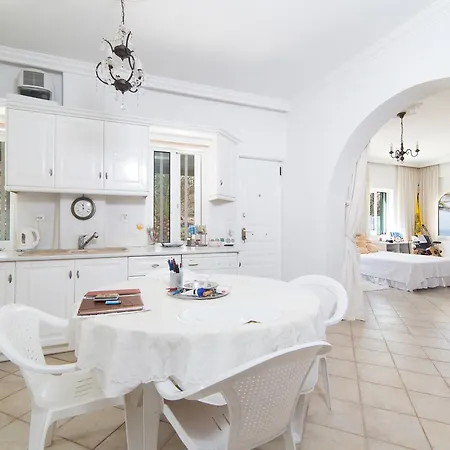 Holiday home Dori Ambrami